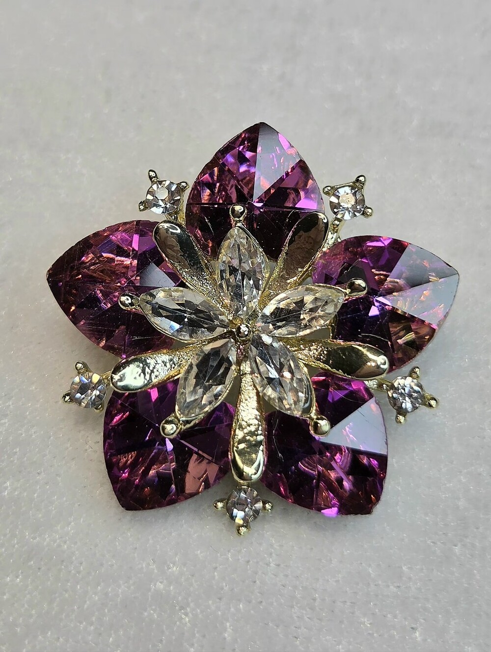 New Vintage-style Dark Pink Gold-tone Floral Brooch / Pendant
